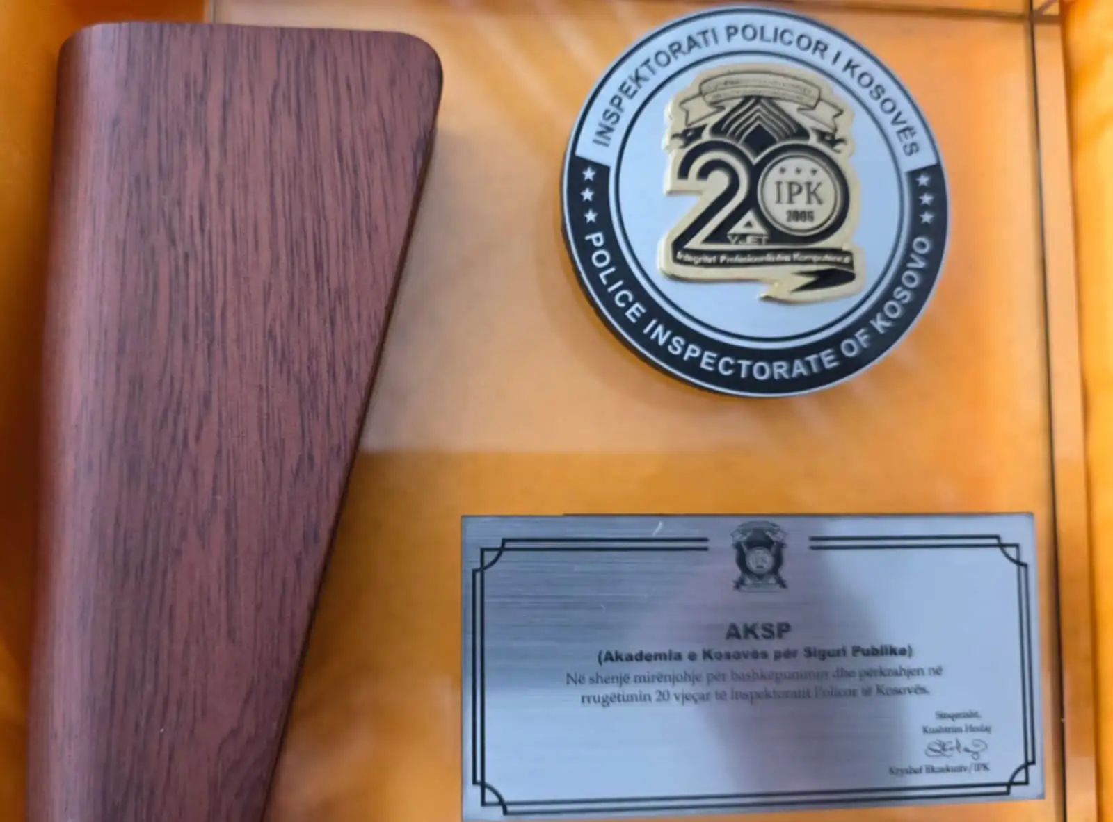 Për bashkëpunim dhe kontribut të veçantë, IPK nderon Akademinë e Kosovës për Siguri Publike
